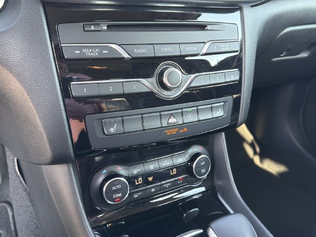 Used 2018 INFINITI QX30 AWD image 31