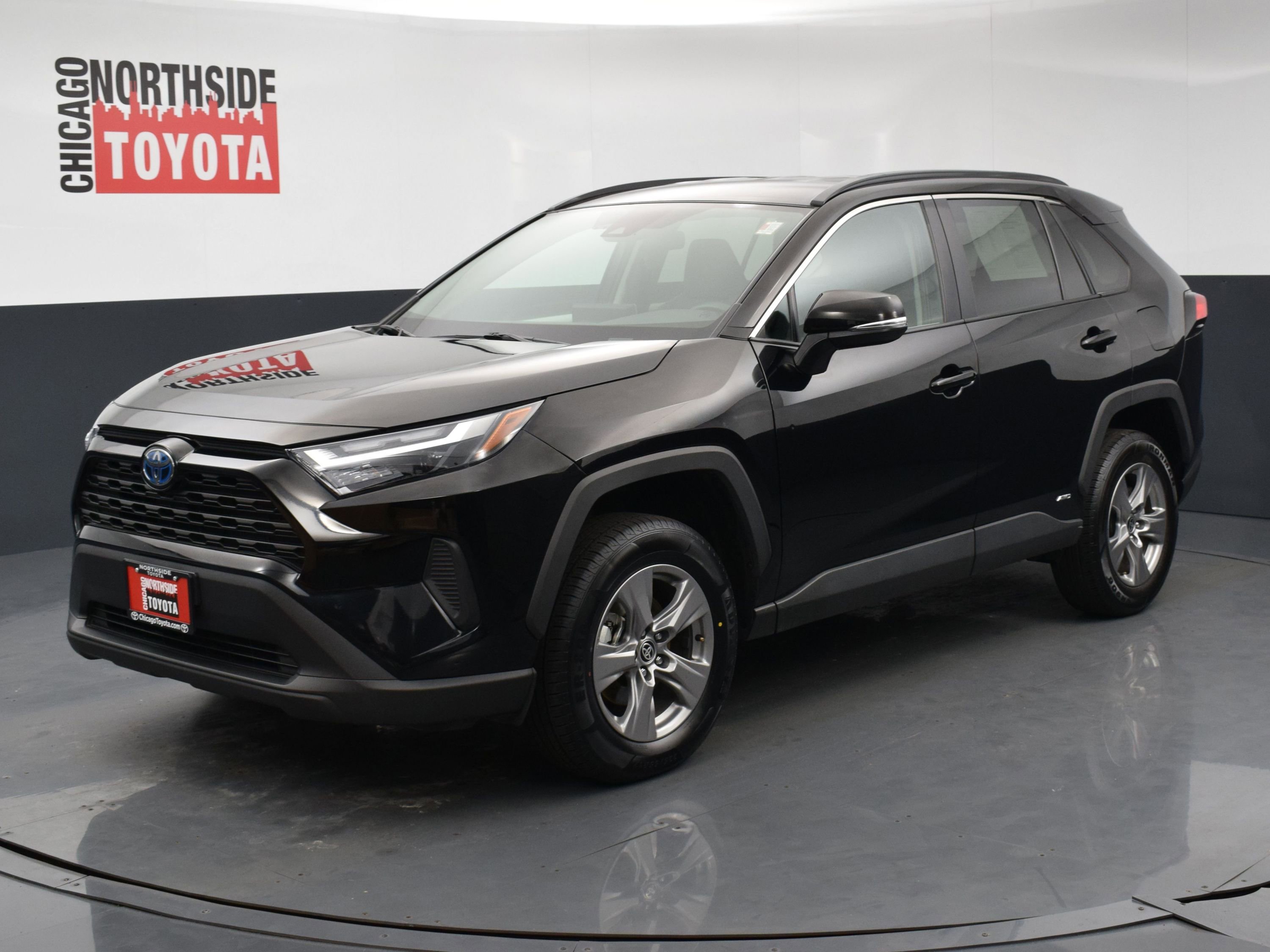 Used 2024 Toyota RAV4 XLE AWD/4WD image 8