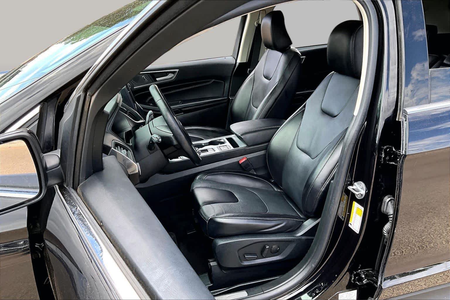 Used 2022 Ford Edge Titanium AWD/4WD image 8