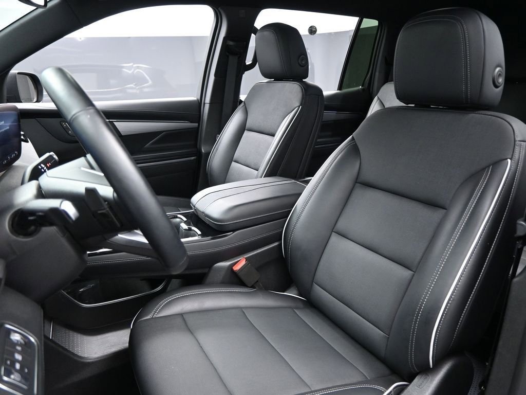 Used 2025 Buick Enclave Preferred image 9