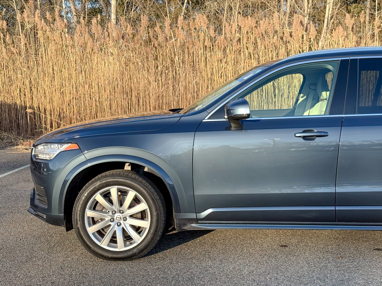Used 2022 Volvo XC90 T5 Momentum w/ Climate Package image 9