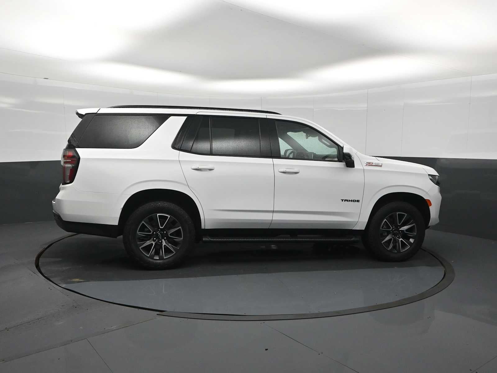 Used 2023 Chevrolet Tahoe Z71 w/ Luxury Package AWD/4WD image 9