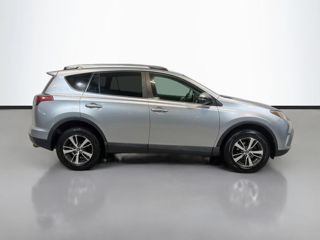 Used 2017 Toyota RAV4 XLE AWD/4WD image 7