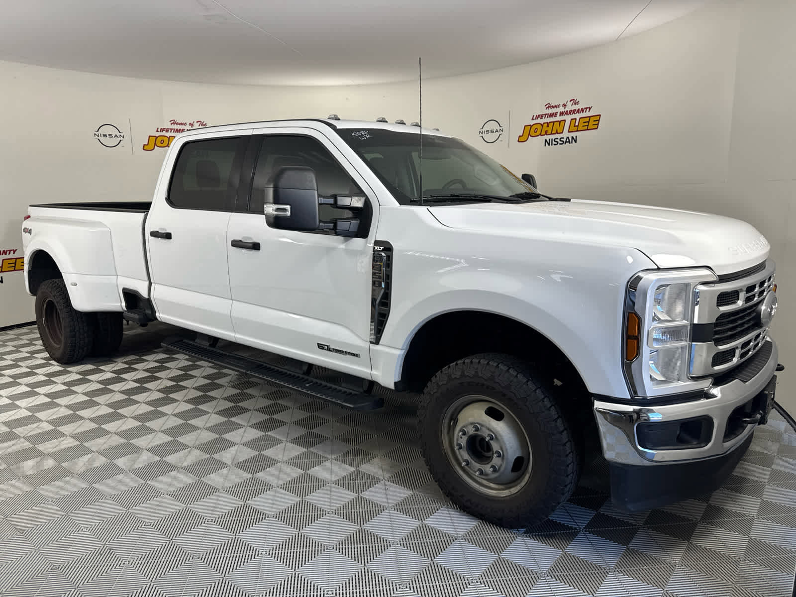 Used 2024 Ford F350 XLT image 8