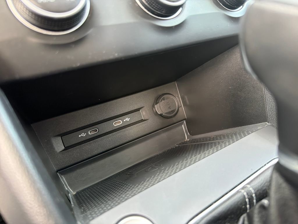 Used 2022 Volkswagen Taos SE image 37