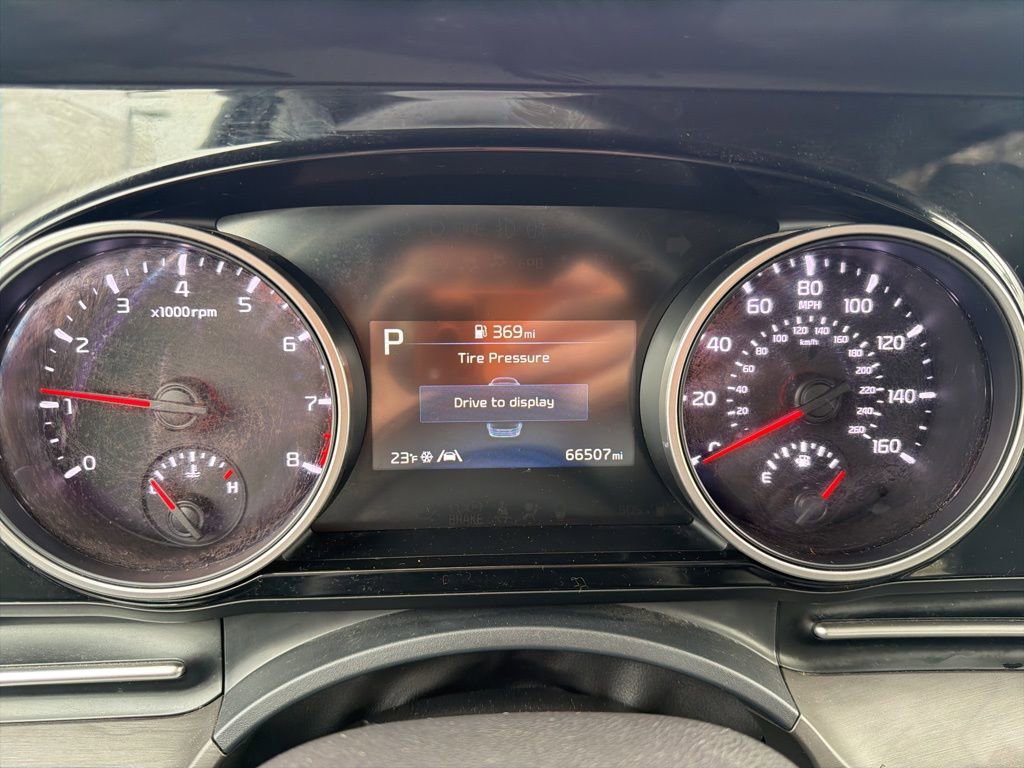 Used 2022 Kia Carnival EX image 13