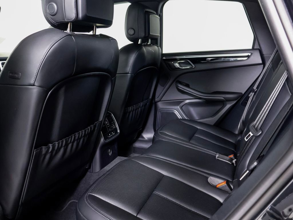 Certified 2025 Porsche Macan AWD/4WD image 23