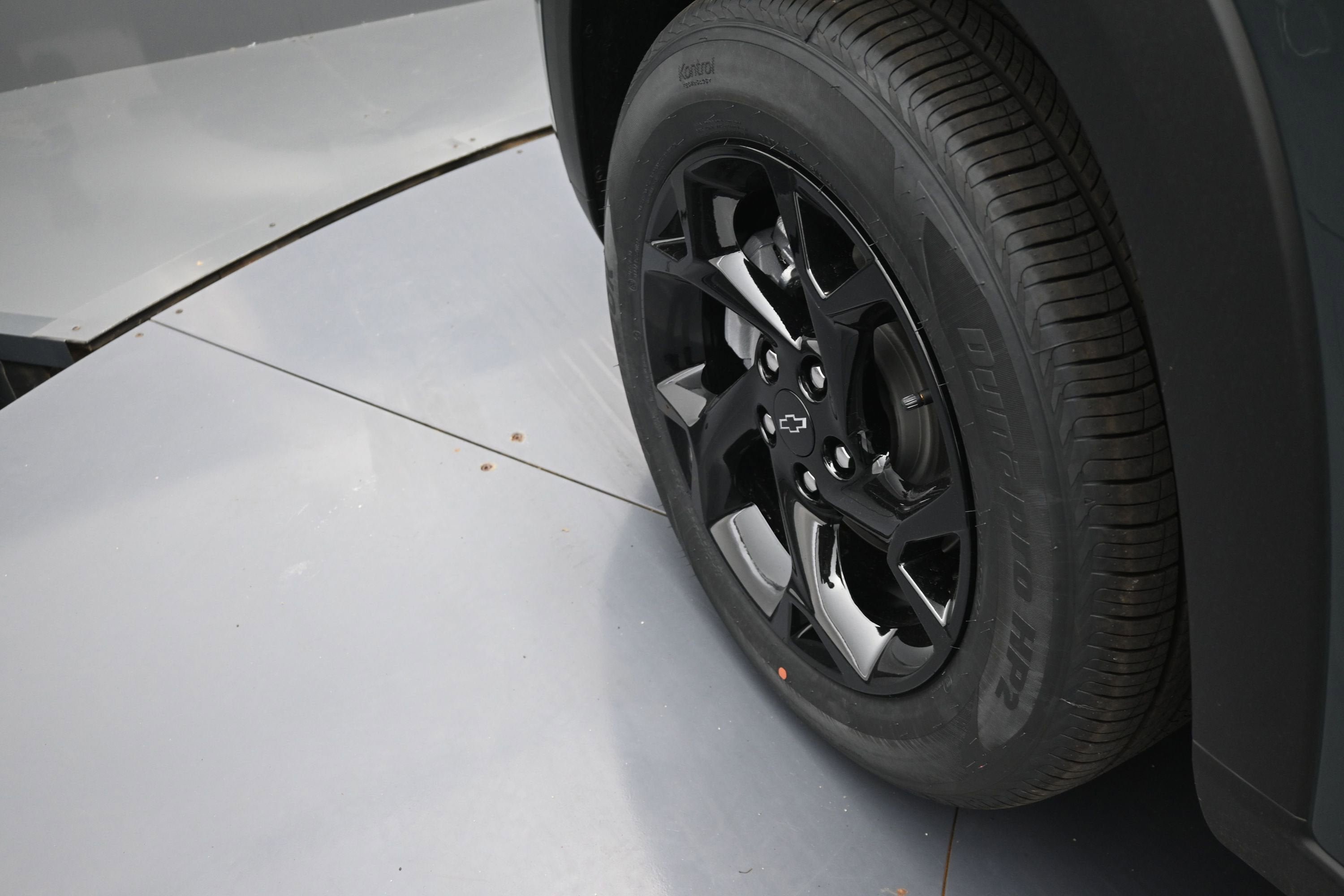 New 2026 Chevrolet Trax LT w/ Sunroof Package FWD image 31