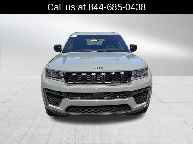 New 2027 Jeep Grand Cherokee Altitude AWD/4WD image 2