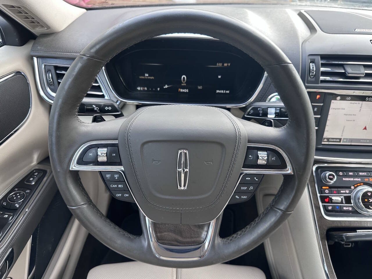 Used 2018 Lincoln Continental Select w/ Continental Climate Package FWD image 16
