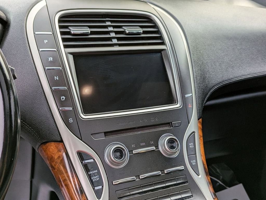 Used 2017 Lincoln MKX Reserve image 23