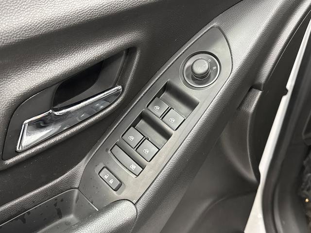 Used 2019 Chevrolet Trax LT w/ LT Convenience Package AWD/4WD image 24