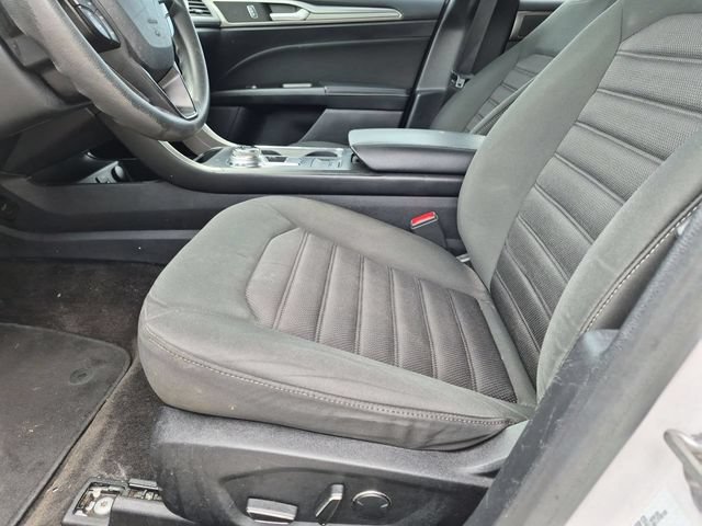 Used 2017 Ford Fusion SE FWD image 17