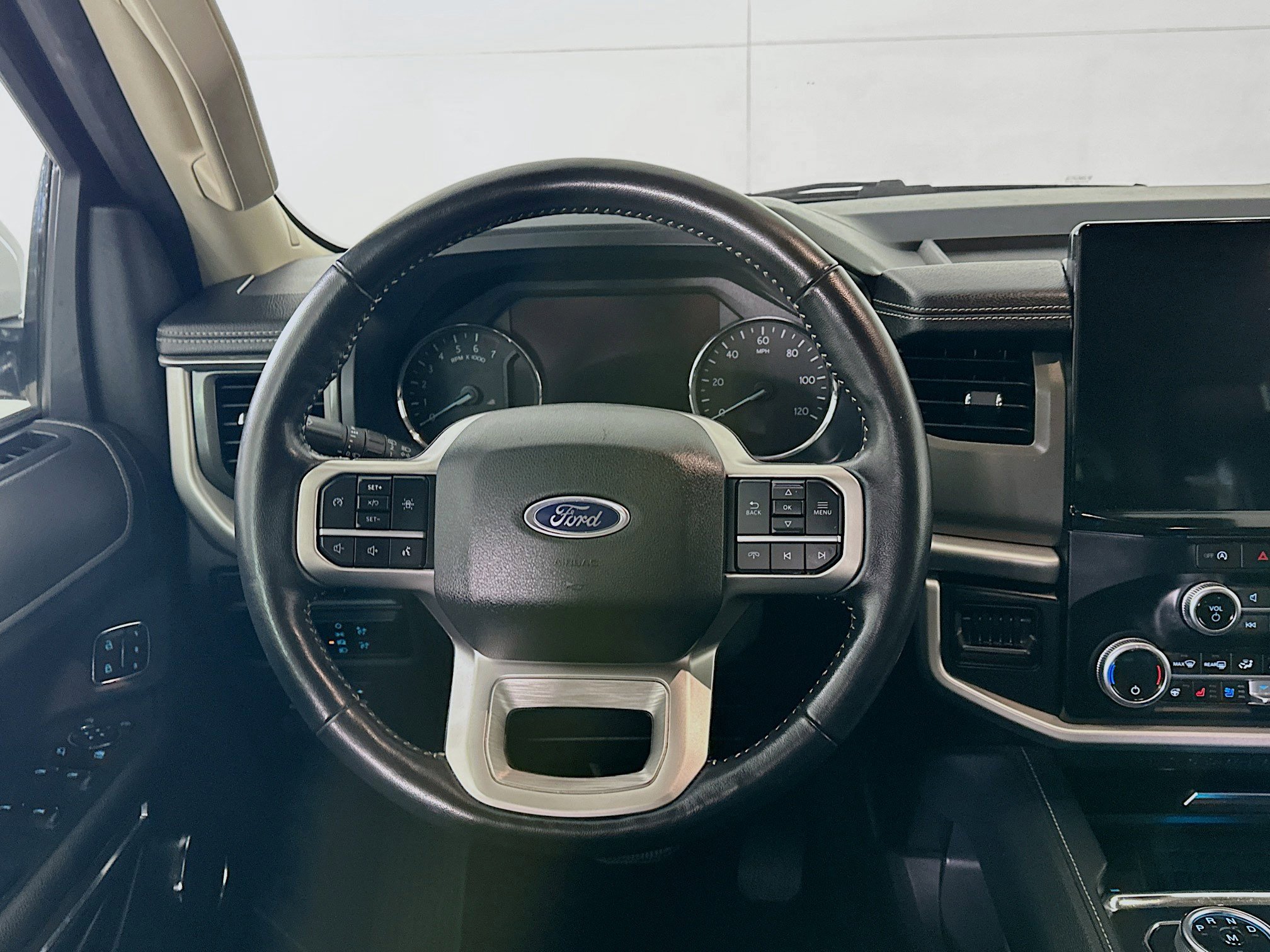 Used 2024 Ford Expedition Max XLT image 18