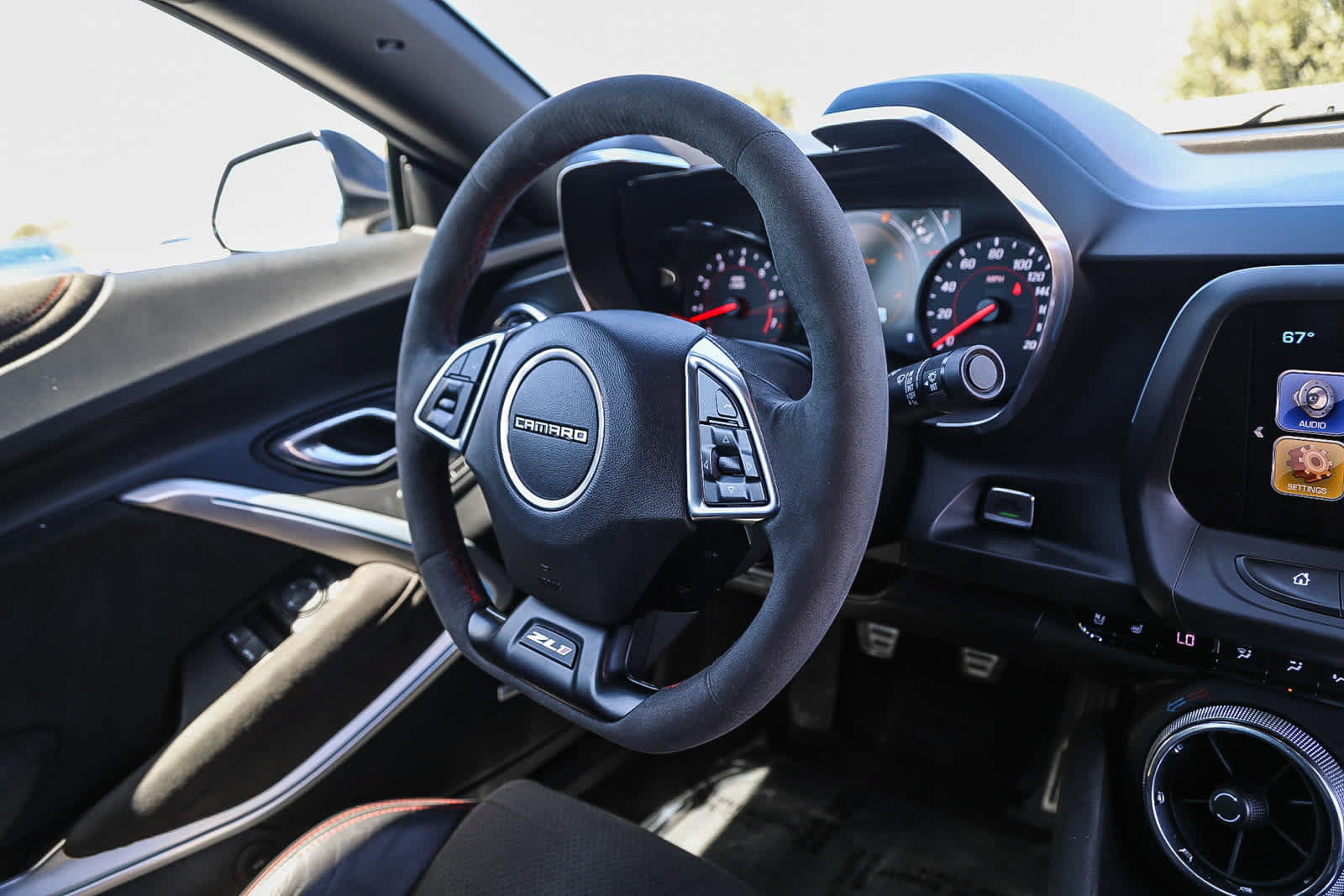 Used 2018 Chevrolet Camaro ZL1 RWD image 16