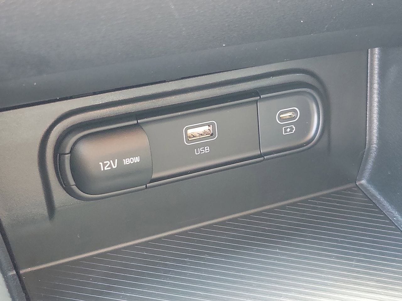 Used 2025 Kia Sportage LX image 28