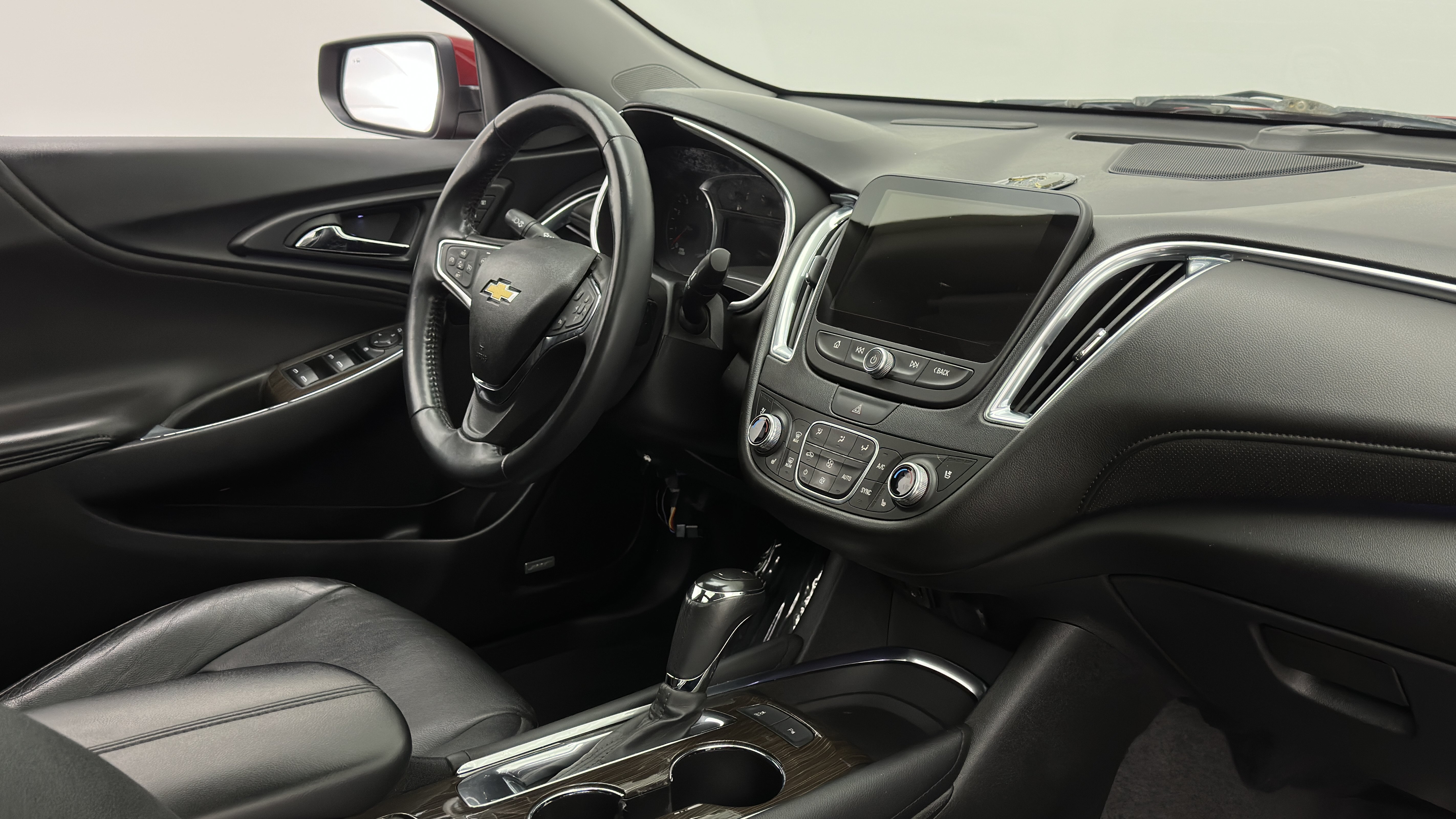 Used 2018 Chevrolet Malibu Premier w/ Premier Sun and Wheel Package FWD image 37