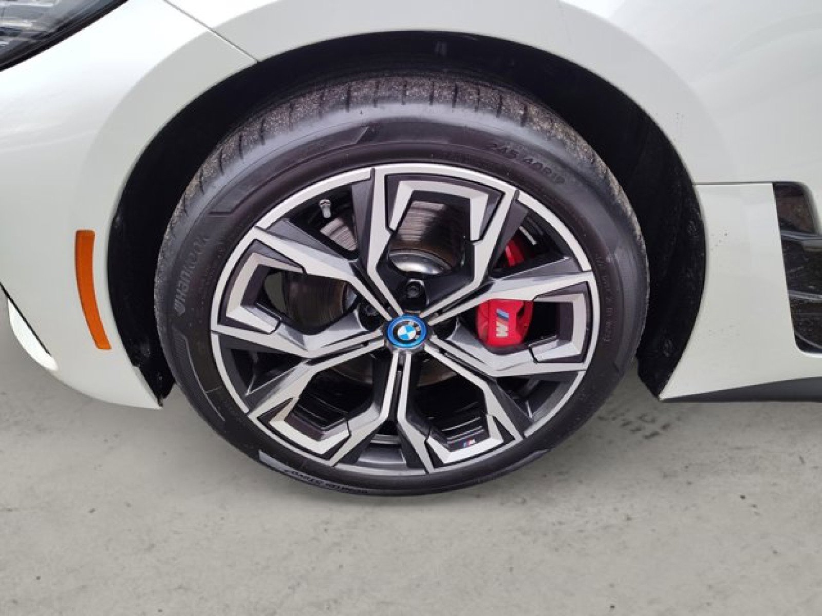 Used 2023 BMW i4 eDrive40 w/ M Sport Package image 9