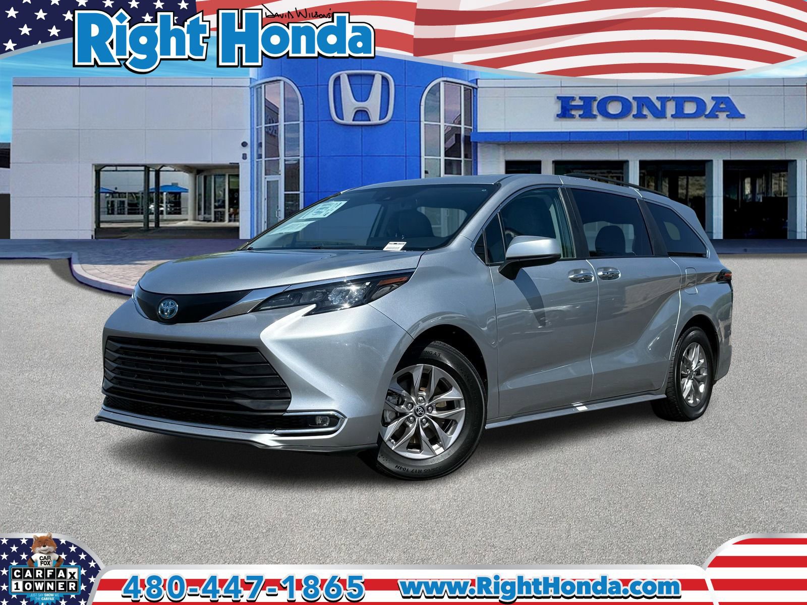 Used 2024 Toyota Sienna XLE FWD image 1