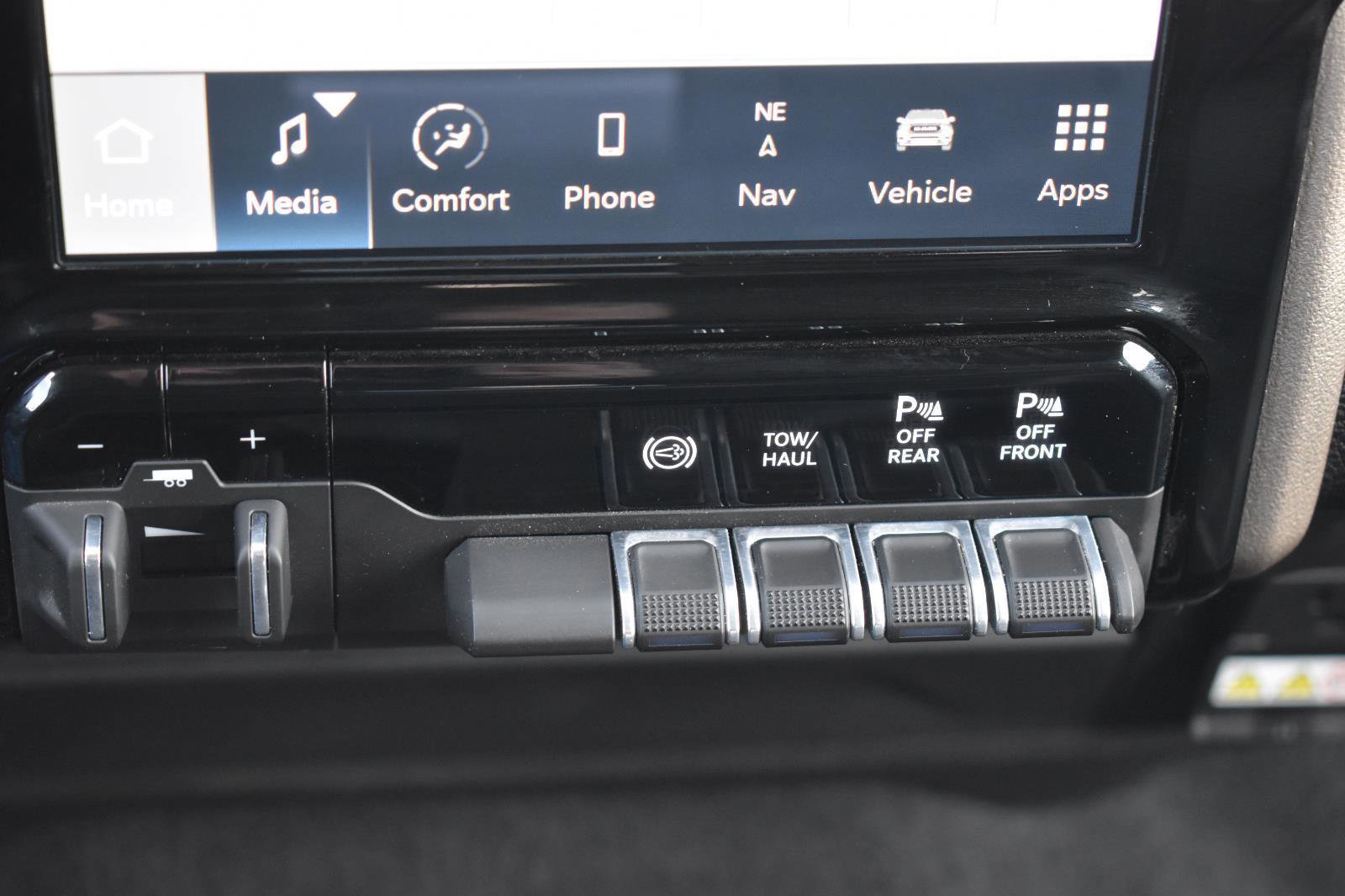 Used 2024 RAM 2500 Laramie w/ Safety Group image 10