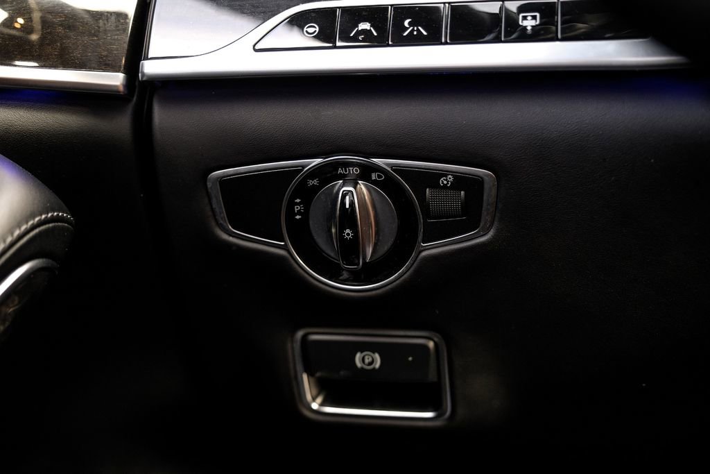 Used 2019 Mercedes-Benz S 560e w/ AMG Line Exterior image 33