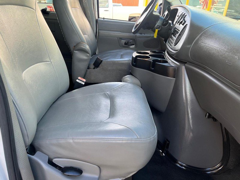 Used 2006 Ford E-350 and Econoline 350 XLT RWD image 9