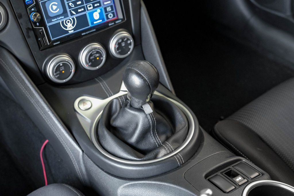 Used 2020 Nissan 370Z Coupe image 21