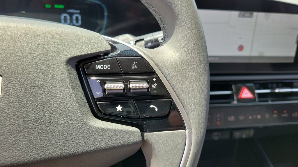 Used 2025 Kia Niro EX FWD image 28