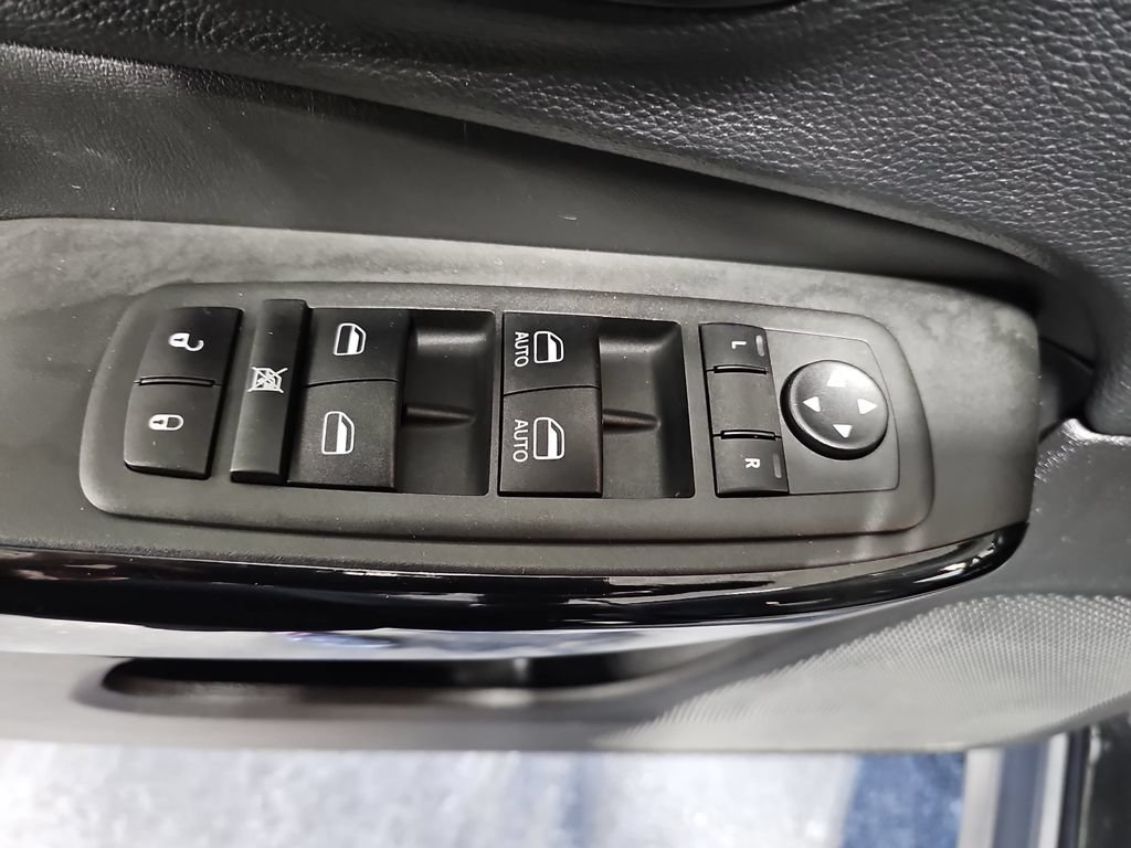 Used 2023 Jeep Cherokee Altitude Lux AWD/4WD image 28