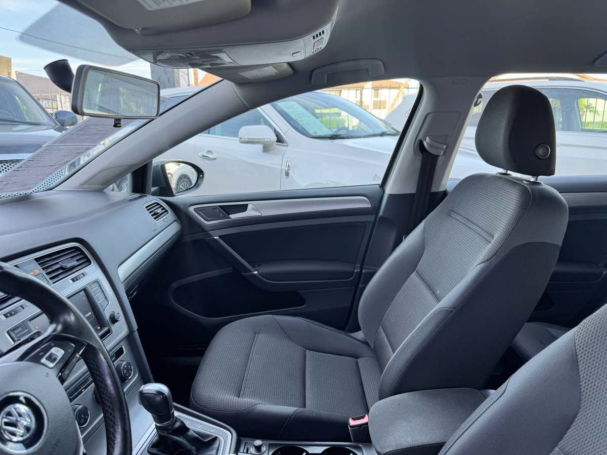 Used 2016 Volkswagen Golf S FWD image 33