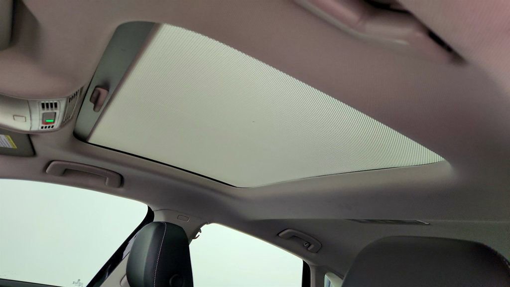 Used 2023 Volkswagen Jetta SE w/ Panoramic Sunroof Package image 10