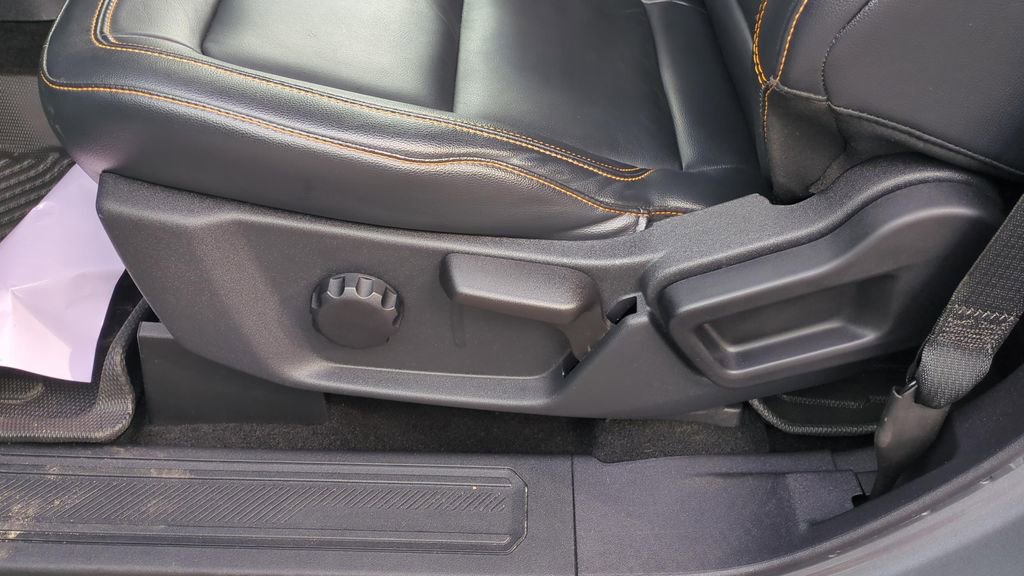 Used 2023 Ford Bronco Badlands image 18