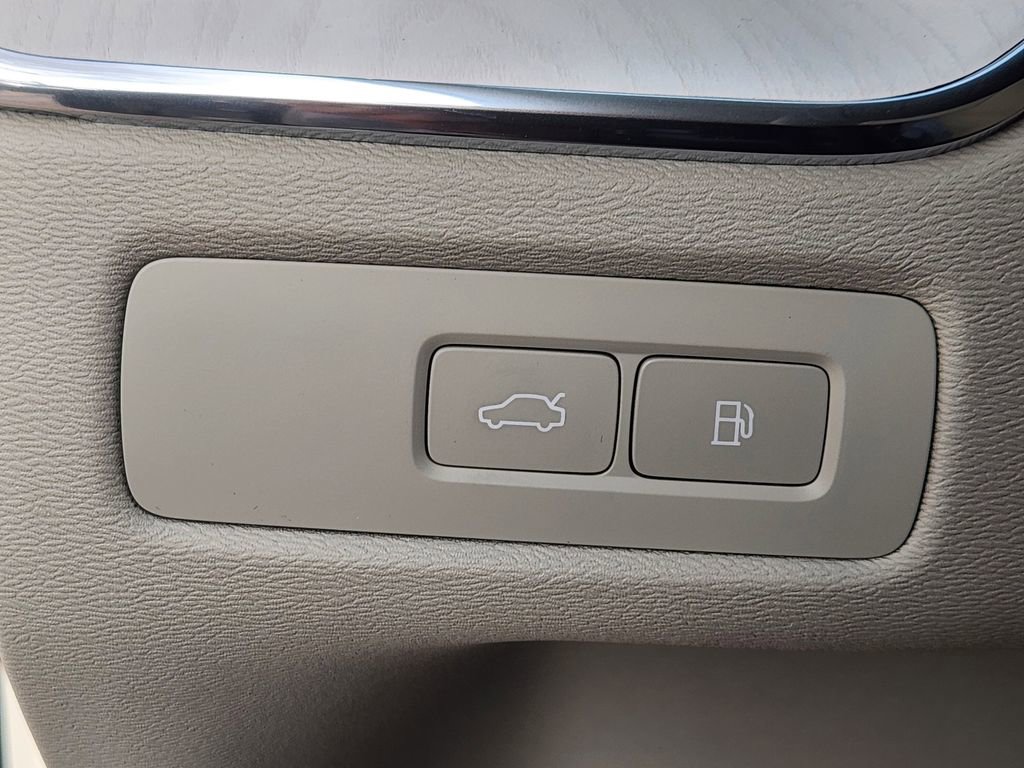New 2026 Volvo XC60 T8 Ultra w/ Protection Package Premier image 12