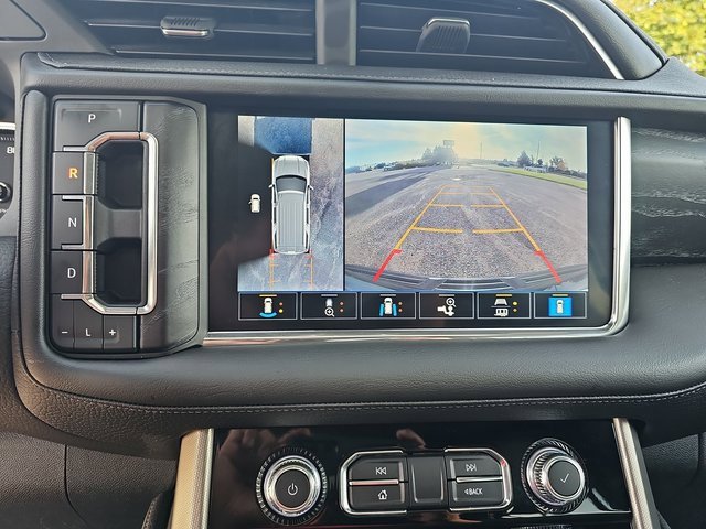 Used 2021 GMC Yukon XL Denali w/ Denali Premium Package image 24