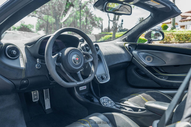 Used 2018 McLaren 570S Spider RWD image 32