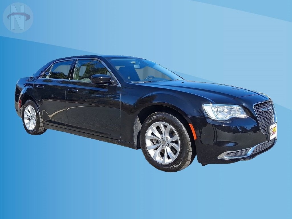 Used 2023 Chrysler 300 Touring image 1