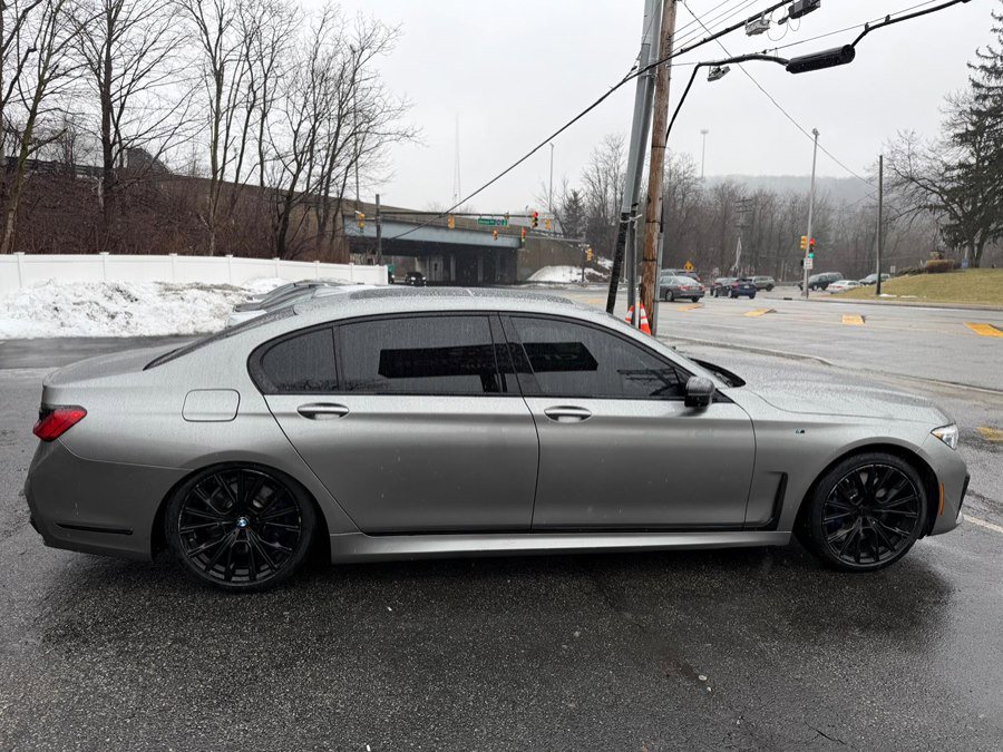 Used 2020 BMW 740i xDrive w/ M Sport Package image 9