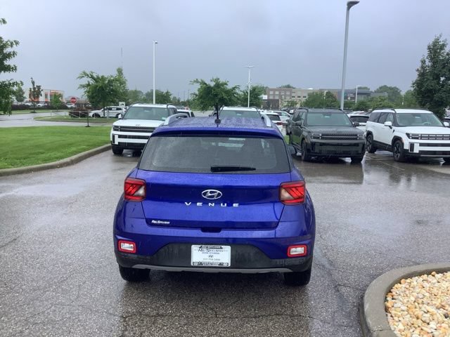 Certified 2025 Hyundai Venue SEL FWD image 5