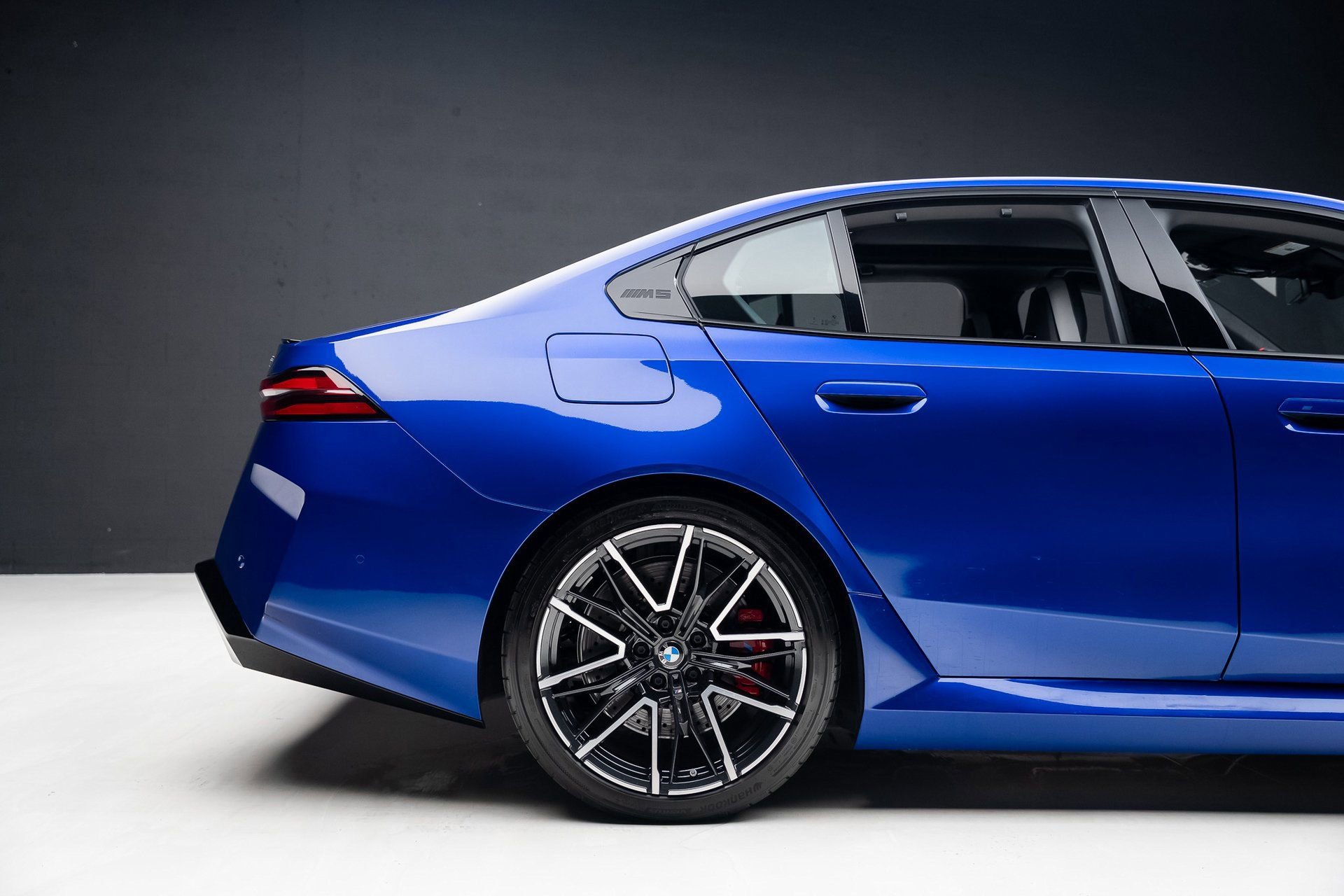 Used 2025 BMW M5 image 38