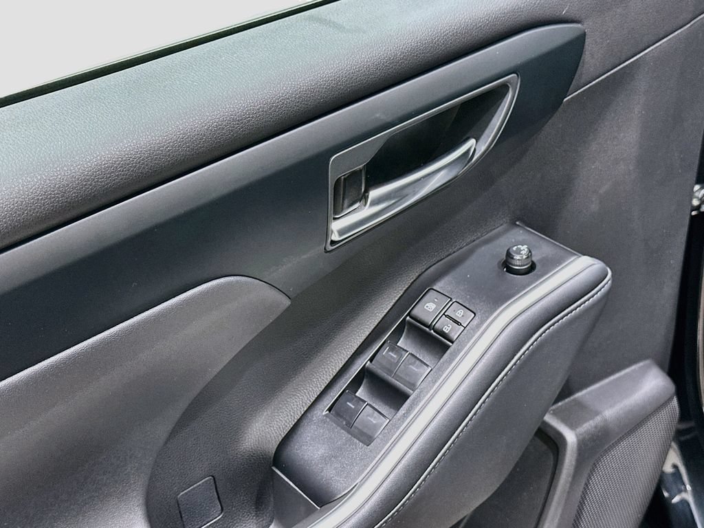 Used 2024 Toyota Highlander XLE FWD image 17