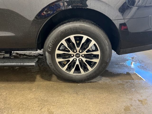 Used 2025 Ford Expedition Platinum image 19