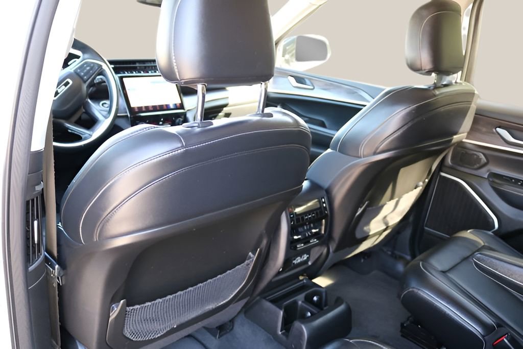 Used 2022 Jeep Grand Cherokee L Limited RWD image 14