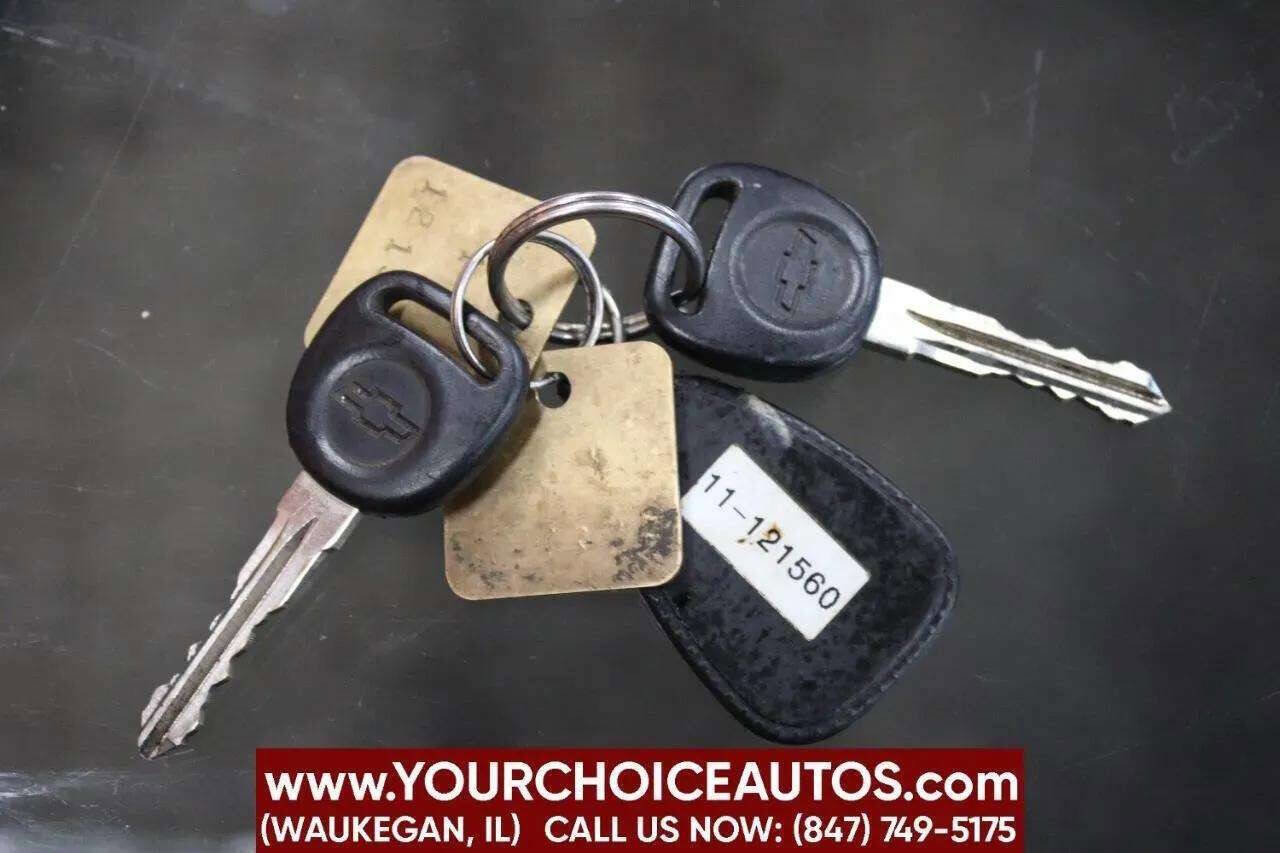 Used 2012 Chevrolet Express 2500 image 16