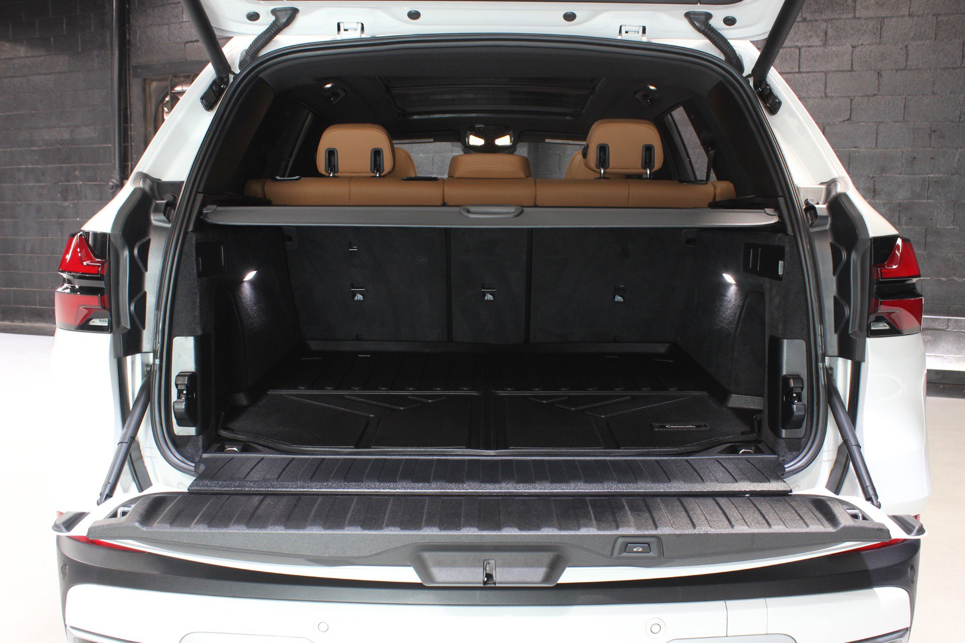 Used 2024 BMW X5 sDrive40i w/ Premium Package image 93