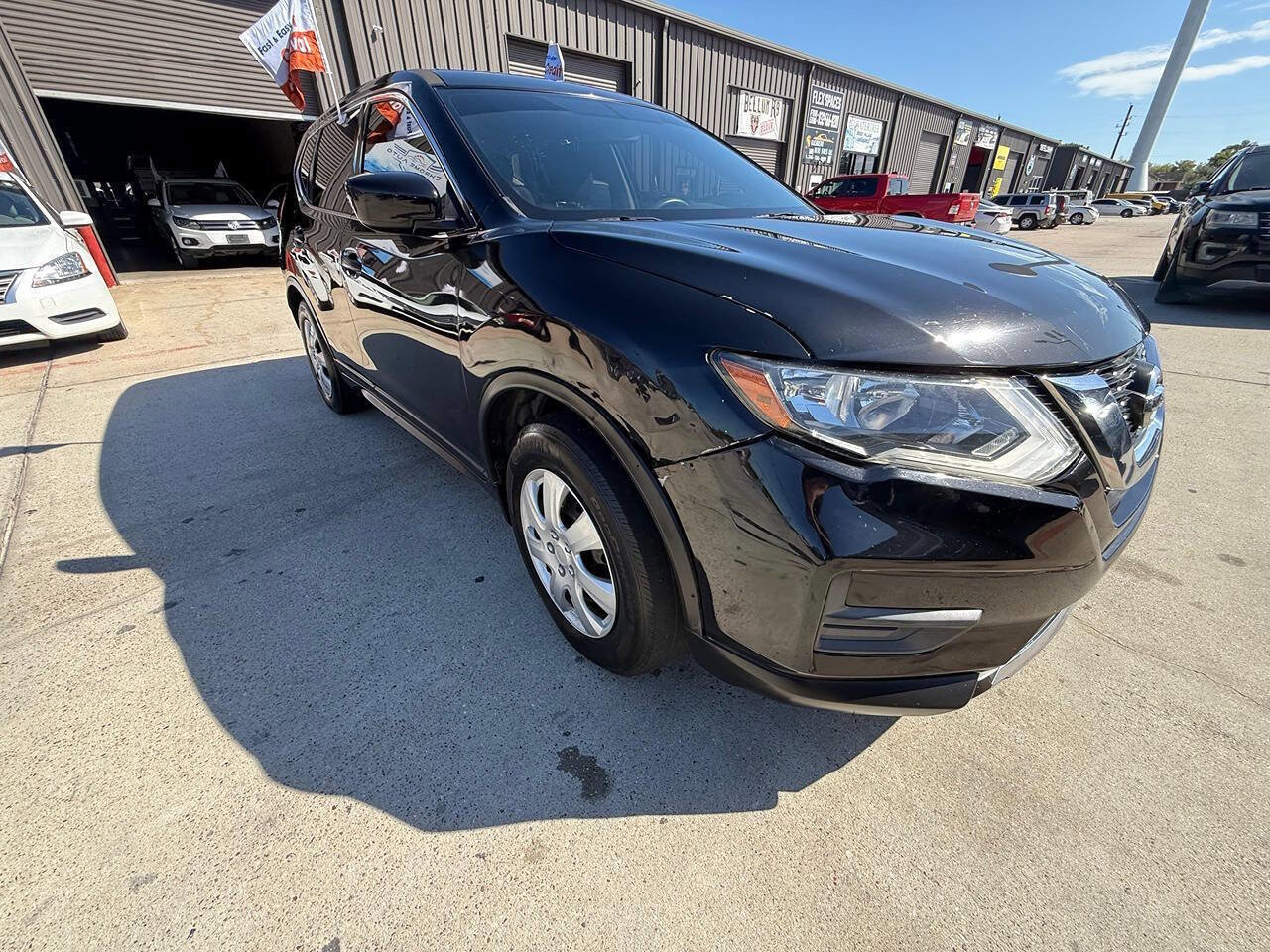 Used 2017 Nissan Rogue S image 12
