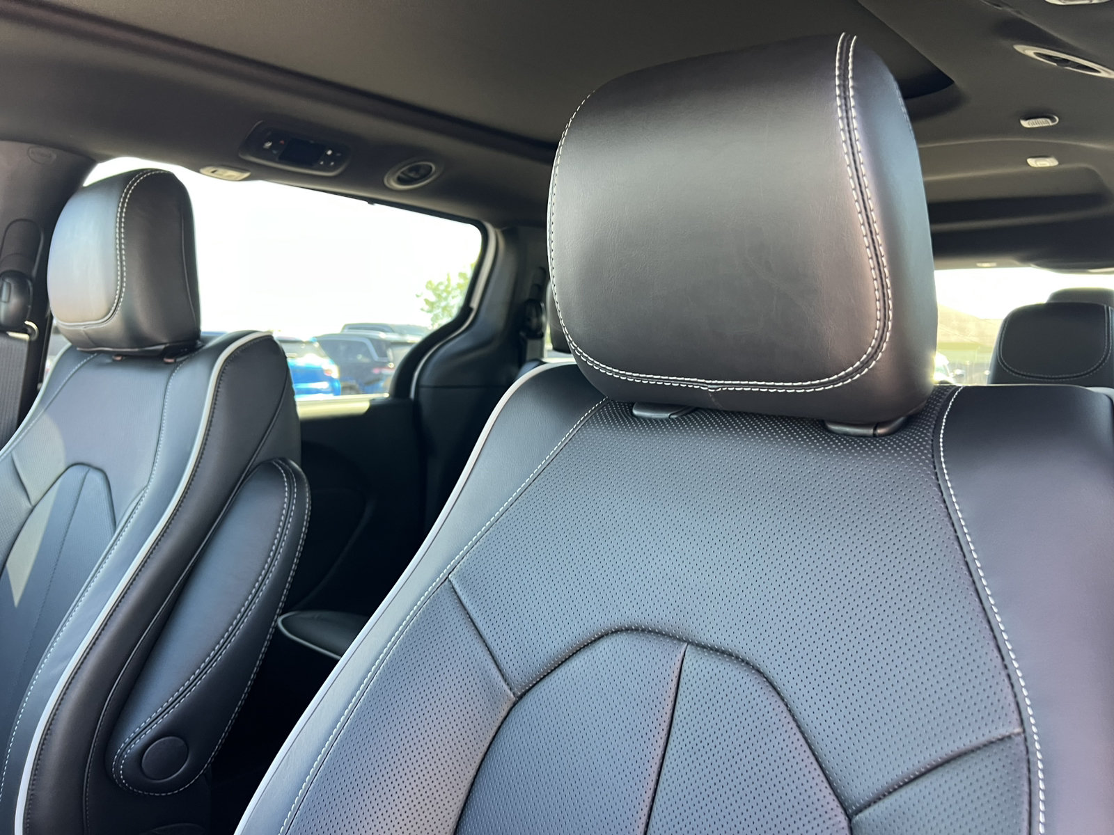 New 2027 Chrysler Pacifica Limited AWD/4WD image 12
