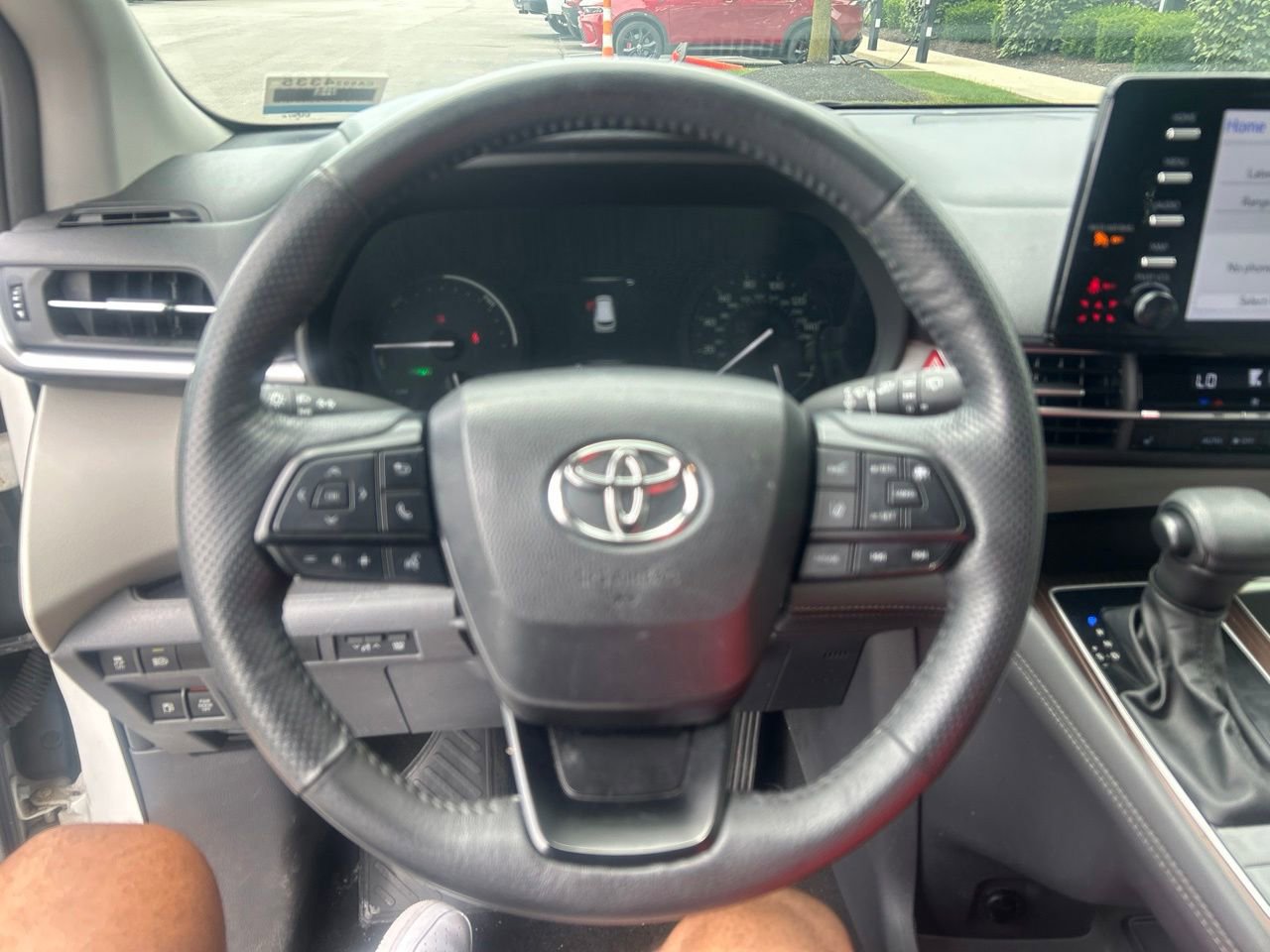 Used 2024 Toyota Sienna LE AWD/4WD image 18