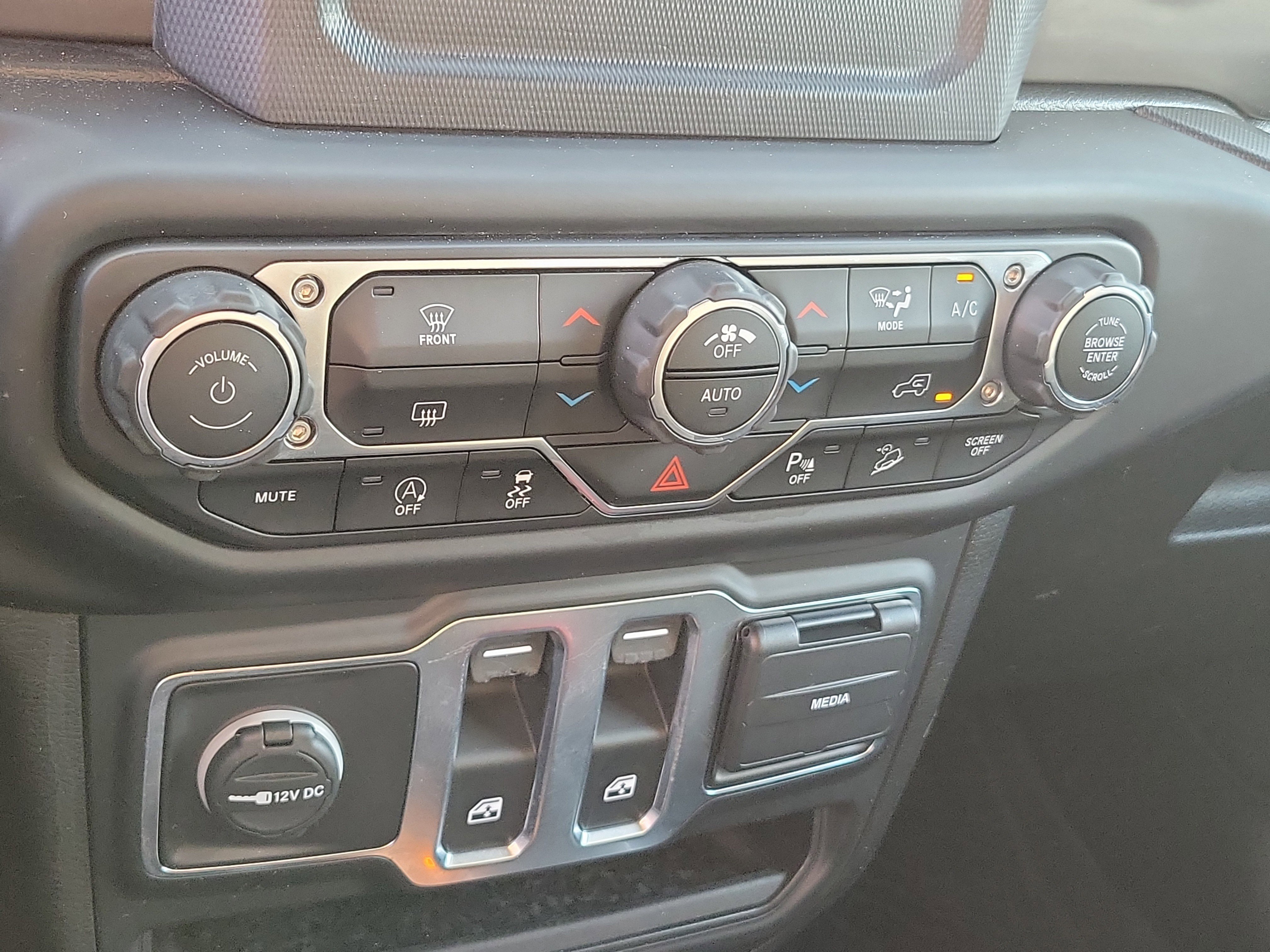 Used 2020 Jeep Wrangler Sport image 23