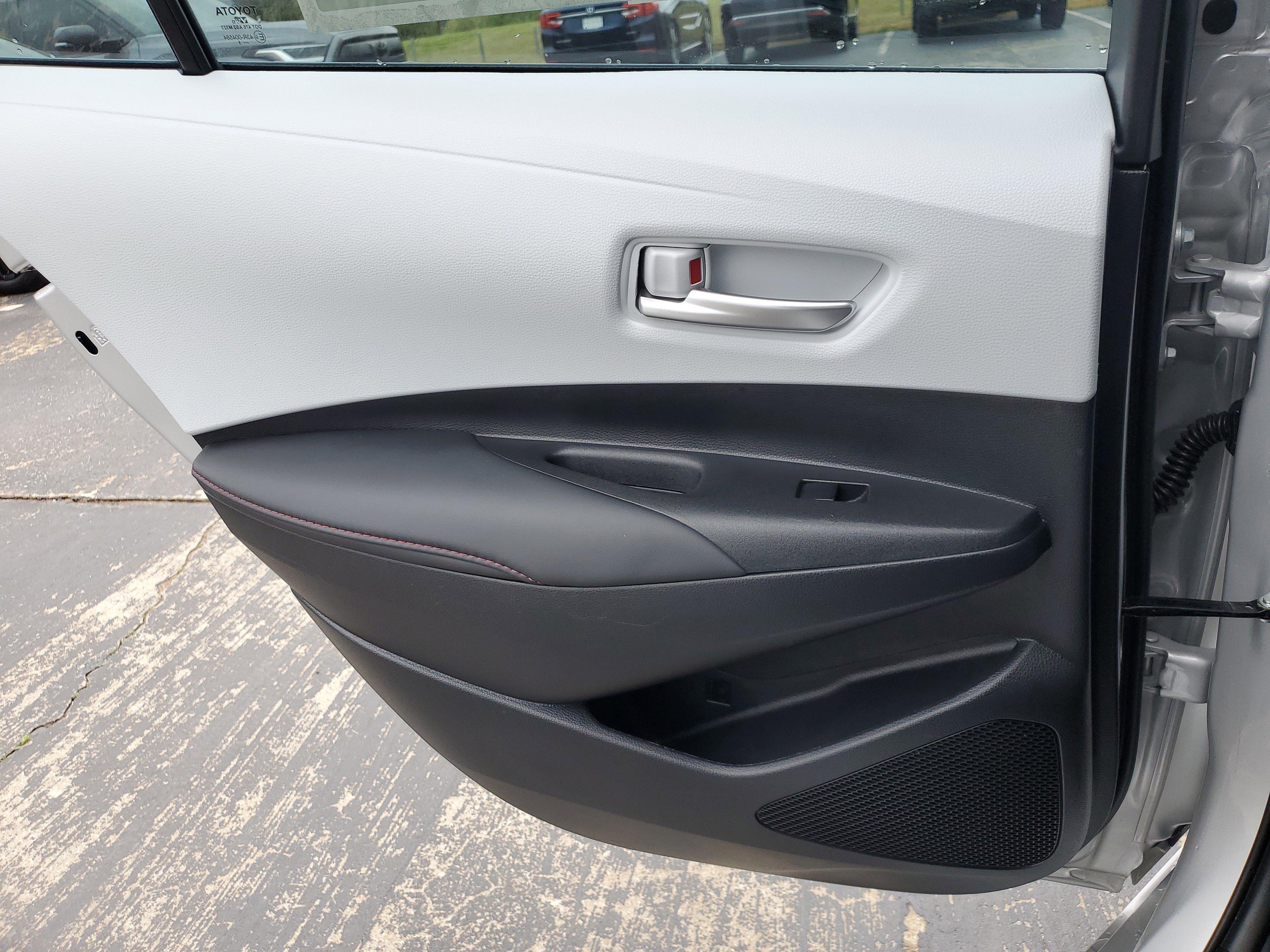 Used 2025 Toyota Corolla SE image 13