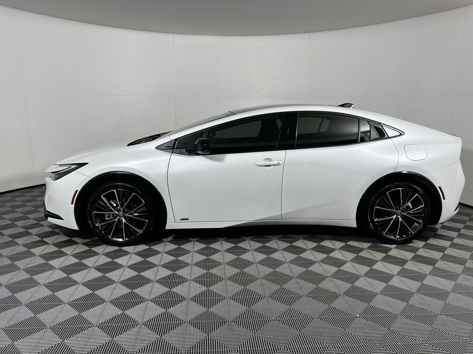 Certified 2024 Toyota Prius XLE image 8